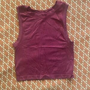 Aura athletic tank top
- size M/L (fits S/M)
slightly cropped 
fitted style